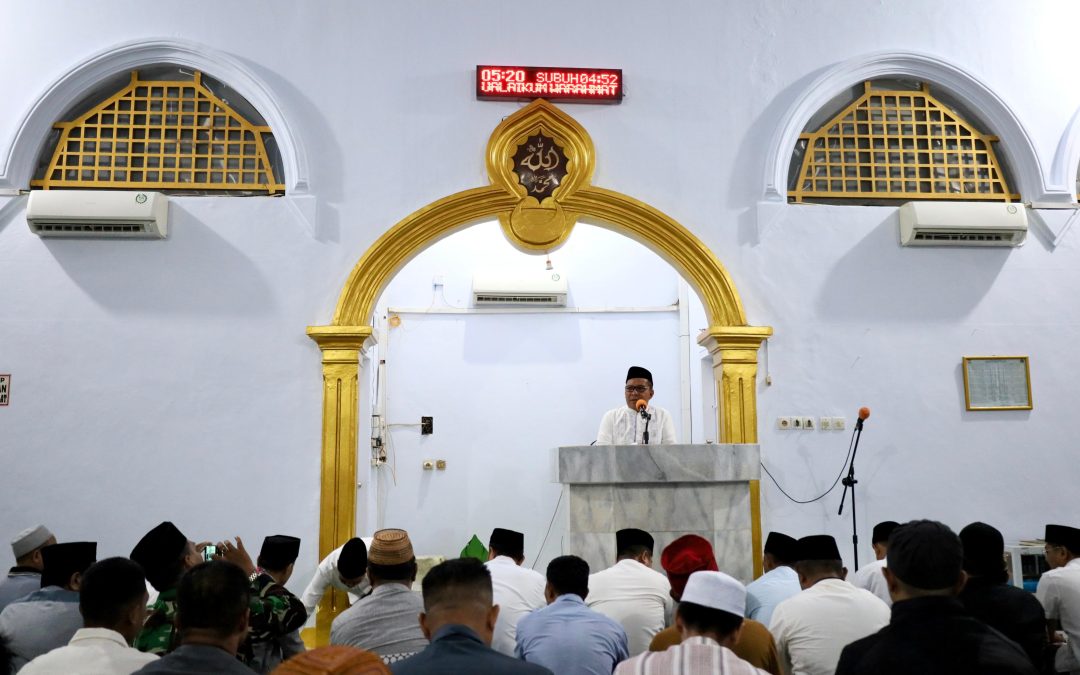 Bawakan Ceramah Singkat di Subuh Pertama Ramadan 1445 Hijriah, Danny Pomanto Ingatkan Peran Jagai Anakta’