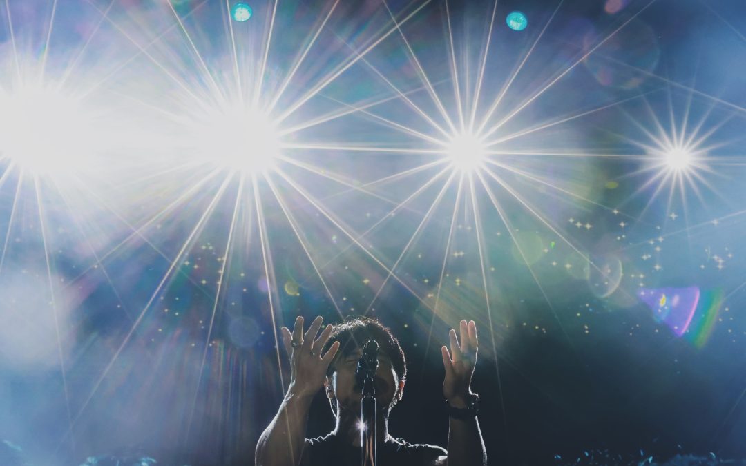 Penampilan Enerjik Nidji Tutup Panggung Fusion Music di Makassar F8 dengan Meriah